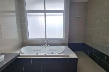 3 storey semi-d for sale in wira heights 3