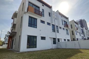 3 storey semi-d for sale in sunville, twin palms, bandar sungai long, cheras, kajang.