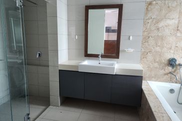 3 storey semi-d for sale in 1080 residence, saujana impian, puncak saujana, kajang