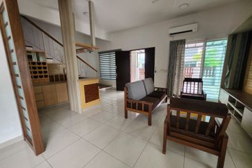 3 storey semi-d for sale in 1080 residence, saujana impian, puncak saujana, kajang