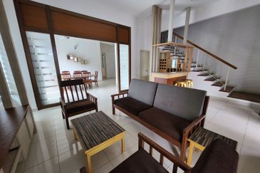 3 storey semi-d for sale in 1080 residence, saujana impian, puncak saujana, kajang