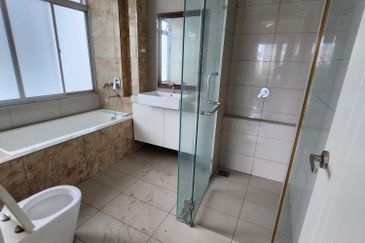 3 storey semi-d for sale in 1080 residence, saujana impian, puncak saujana, kajang