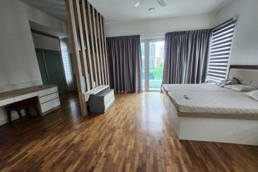 3 storey semi-d for sale in 1080 residence, saujana impian, puncak saujana, kajang