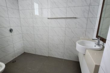 3 storey semi-d for sale in 1080 residence, saujana impian, puncak saujana, kajang