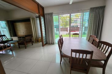 3 storey semi-d for sale in 1080 residence, saujana impian, puncak saujana, kajang