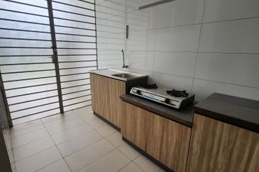 3 storey semi-d for sale in 1080 residence, saujana impian, puncak saujana, kajang
