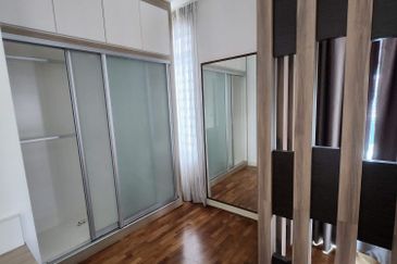 3 storey semi-d for sale in 1080 residence, saujana impian, puncak saujana, kajang