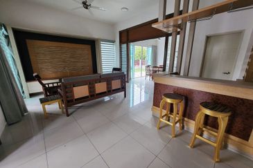 3 storey semi-d for sale in 1080 residence, saujana impian, puncak saujana, kajang