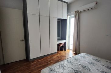 3 storey semi-d for sale in 1080 residence, saujana impian, puncak saujana, kajang