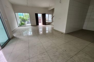 3 storey semi-d for sale in 1080 residence, saujana impian, puncak saujana, kajang