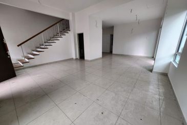 3 storey semi-d for sale in 1080 residence, saujana impian, puncak saujana, kajang