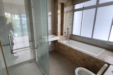 3 storey semi-d for sale in 1080 residence, saujana impian, puncak saujana, kajang