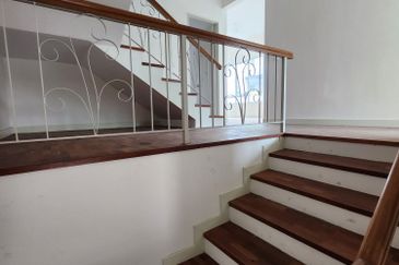 3 storey semi-d for sale in 1080 residence, saujana impian, puncak saujana, kajang