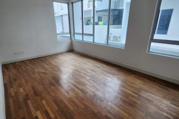 3 storey semi-d for sale in 1080 residence, saujana impian, puncak saujana, kajang