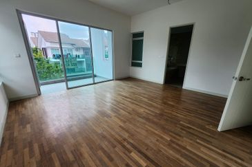 3 storey semi-d for sale in 1080 residence, saujana impian, puncak saujana, kajang