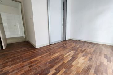 3 storey semi-d for sale in 1080 residence, saujana impian, puncak saujana, kajang