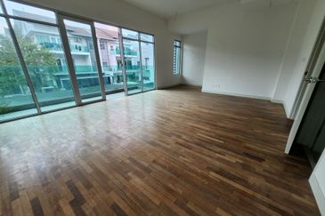 3 storey semi-d for sale in 1080 residence, saujana impian, puncak saujana, kajang