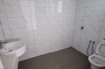 3 storey semi-d for sale in 1080 residence, saujana impian, puncak saujana, kajang