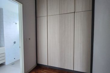 3 storey semi-d for sale in 1080 residence, saujana impian, puncak saujana, kajang