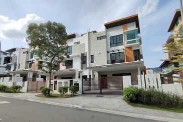 3 storey semi-d for sale in sunville, twin palms, bandar sungai long, cheras, kajang.