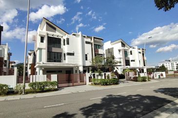 3 storey semi-d for sale in sunville, twin palms, bandar sungai long, cheras, kajang.