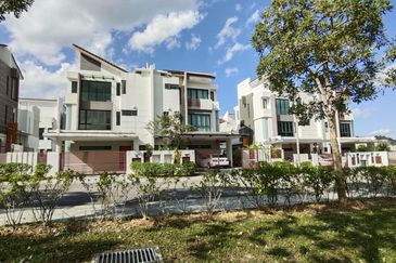 3 storey semi-d for sale in sunville, twin palms, bandar sungai long, cheras, kajang.