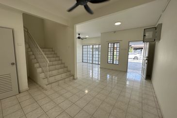 Double Storey BK5 For Rent 