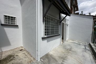 Double Storey BK5 For Rent 