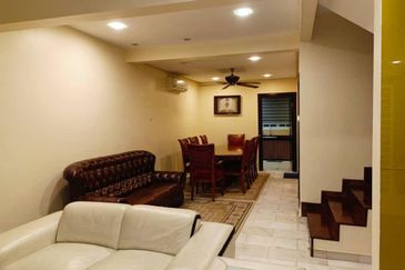 Jalan Puncak Jalil 7