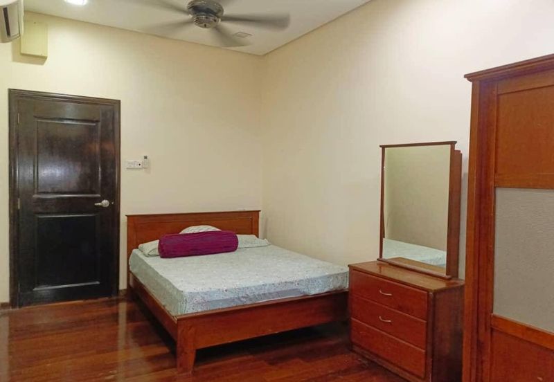 Jalan Puncak Jalil 7