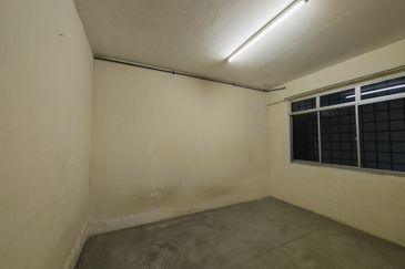 Flat Desa Mentari Blok 5