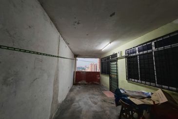 Flat Desa Mentari Blok 5