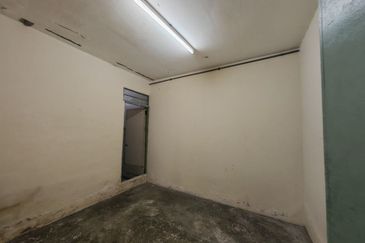 Flat Desa Mentari Blok 5