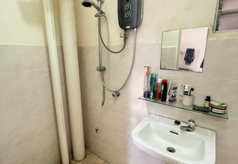 Residensi Bistaria, Ukay Bistari