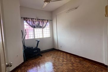 Pangsapuri Lili, Taman Bukit Subang, Seksyen U16