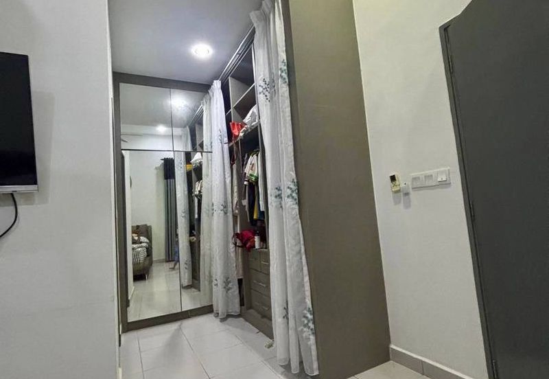 Persiaran Puncak Alam 1 