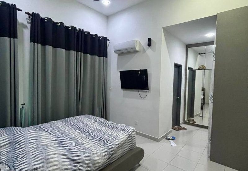 Persiaran Puncak Alam 1 