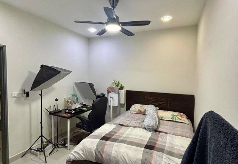 Persiaran Puncak Alam 1 