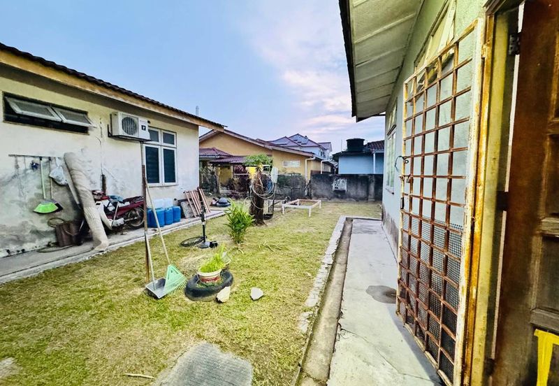 Taman Seroja, Bandar Baru Salak Tinggi