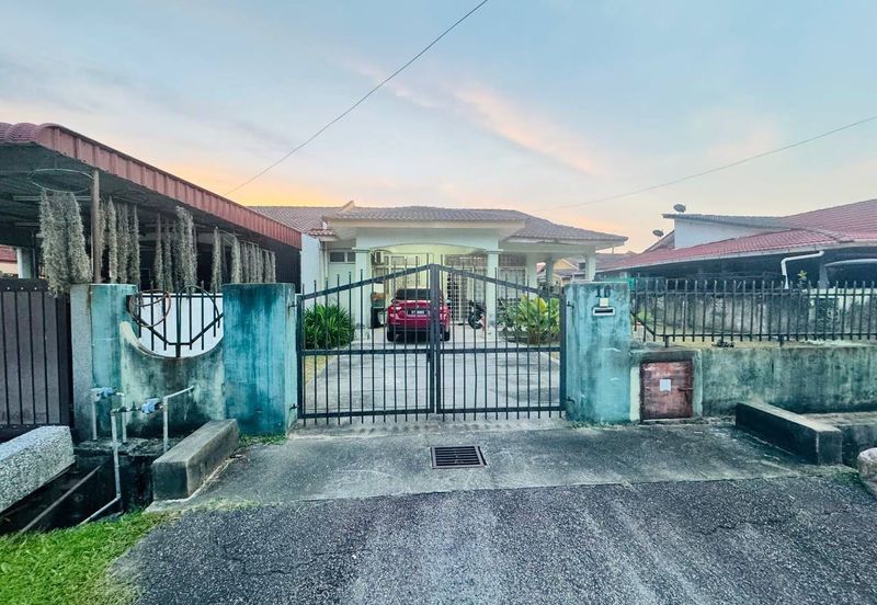 Taman Seroja, Bandar Baru Salak Tinggi