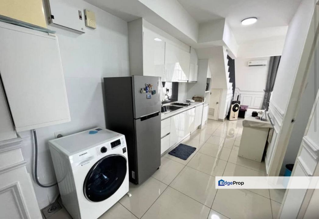 Univ 360 Place Seri Kembangan Service Residence Unit For Sale, Selangor, Seri Kembangan