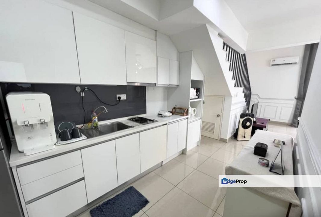 Univ 360 Place Seri Kembangan Service Residence Unit For Sale, Selangor, Seri Kembangan