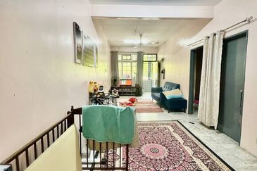 Persiaran Puncak Alam 1 