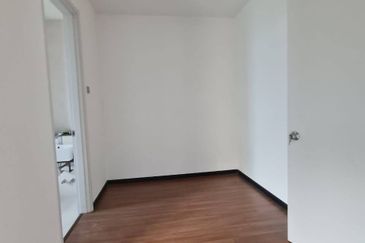 Summerglades, Perdana Lakeview West