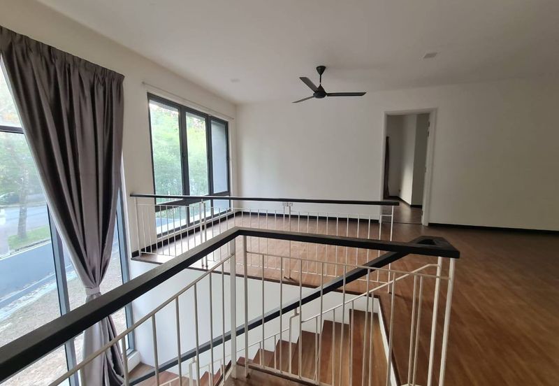 Summerglades, Perdana Lakeview West