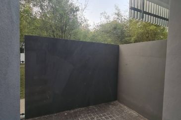 Summerglades, Perdana Lakeview West