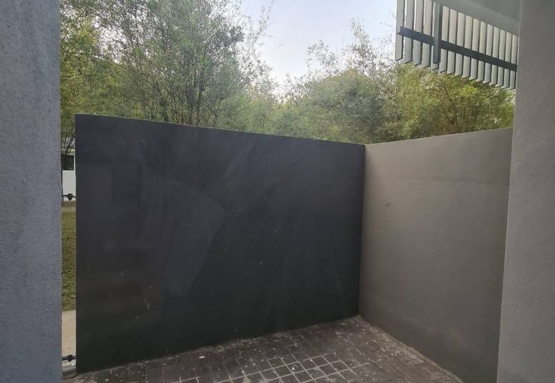 Summerglades, Perdana Lakeview West