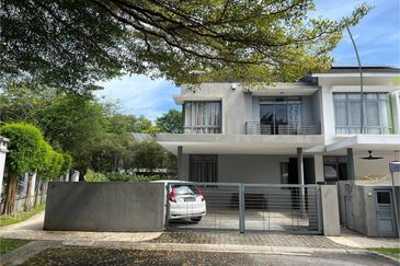 Summerglades, Perdana Lakeview West