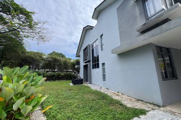 Summerglades, Perdana Lakeview West