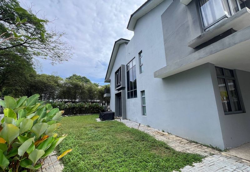 Summerglades, Perdana Lakeview West